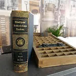 Hotel Book 3*